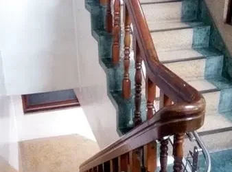 彎道180度樓梯升降椅2